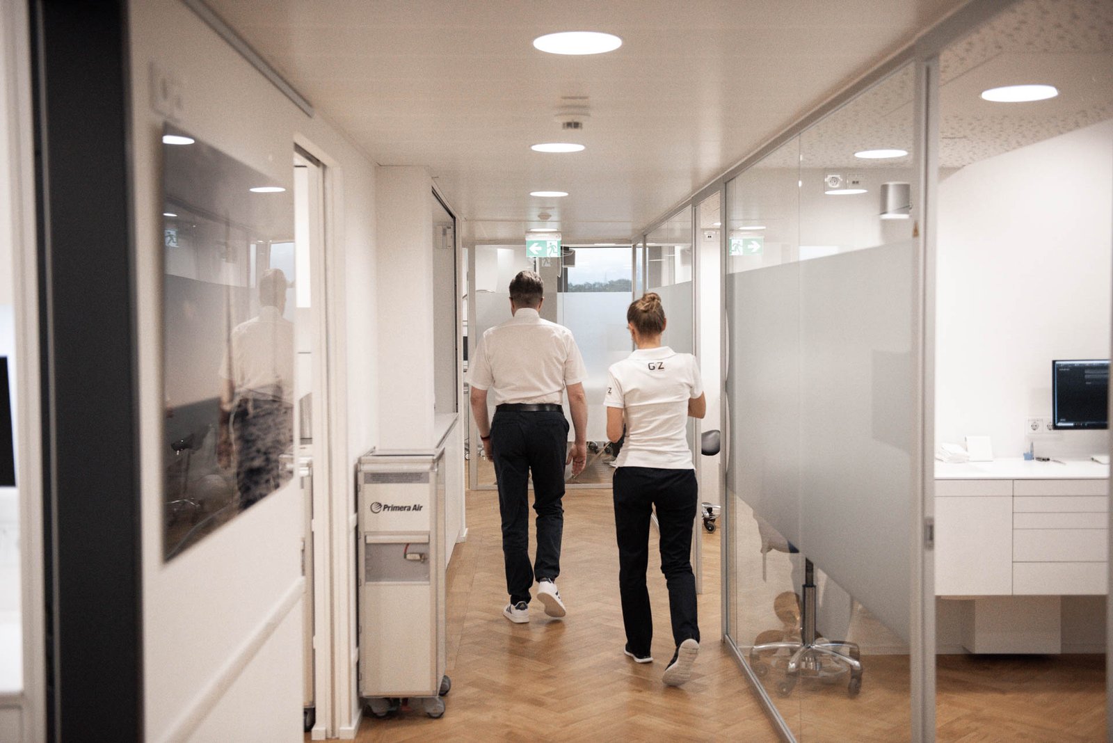 Unsere Praxis verfügt über ein eigenes Labor. Unsere Patienten gehen gerne zum Zahnarzt.